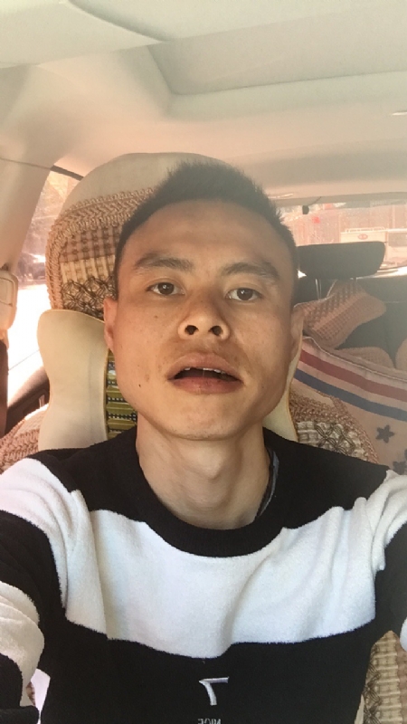 小何的第一张照片--九江相亲服务中心