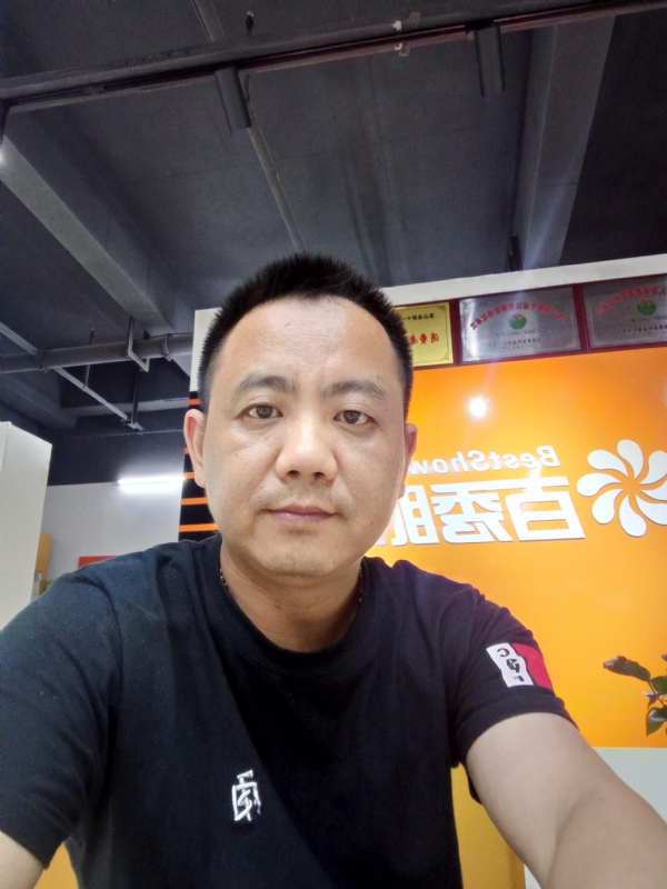 开心就好的第一张照片--九江相亲服务中心