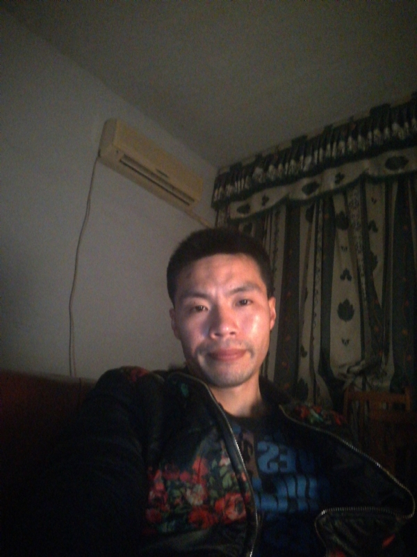 性情男儿的第一张照片--九江相亲服务中心
