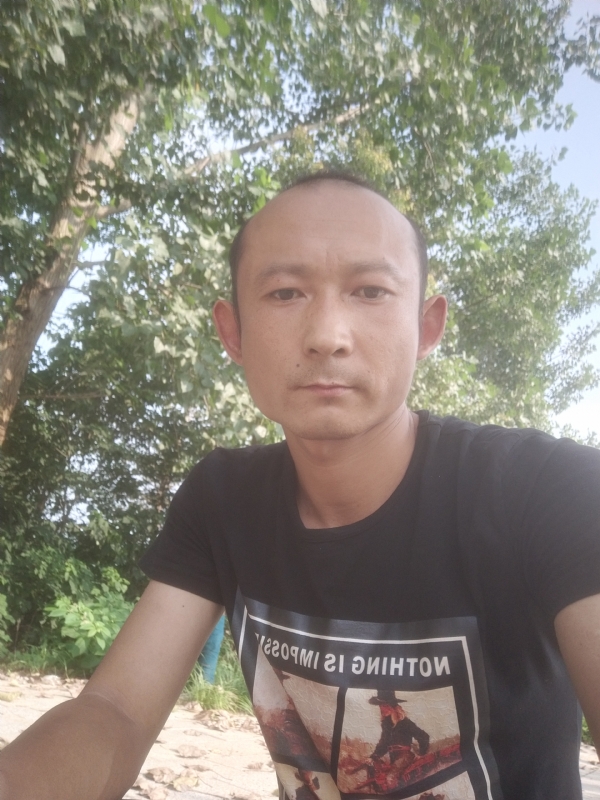 80大叔的第一张照片--九江相亲服务中心