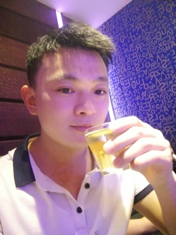 幸福的拥抱的第一张照片--九江相亲服务中心