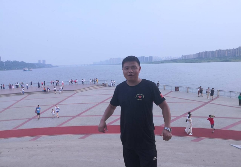 曾经心疼的我的第一张照片--九江相亲服务中心