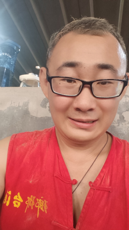 黑黑一笑的第二张照片--九江相亲服务中心